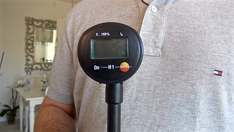 Hygrometer i lejlighed til at måle luftfugtighed