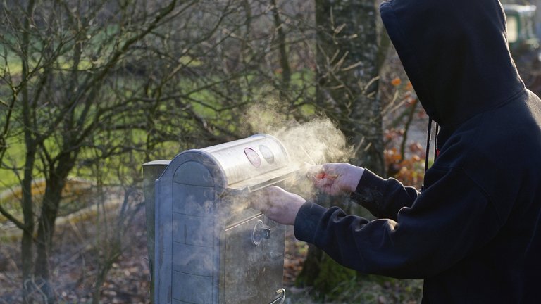 Undgå at få sprængt din postkasse til nytår