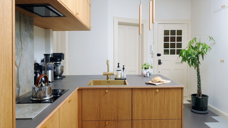 Nyt køkken: Fra lille og mørkt til lyst og rummeligt