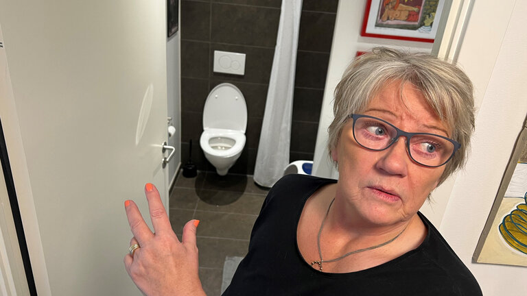 Kvinde er flov over at gå på toilettet andre steder end sit hjem på grund af lugten