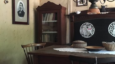 Lysekrone med lyspærer fra 1800-tallet