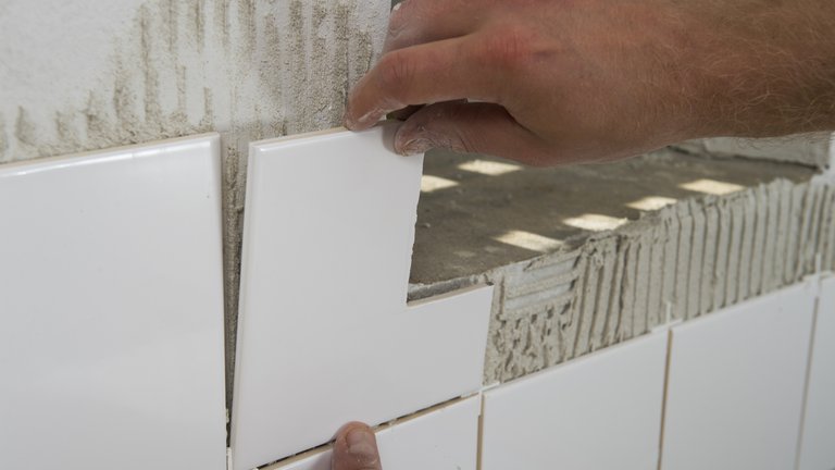 Skære hjørne af flise