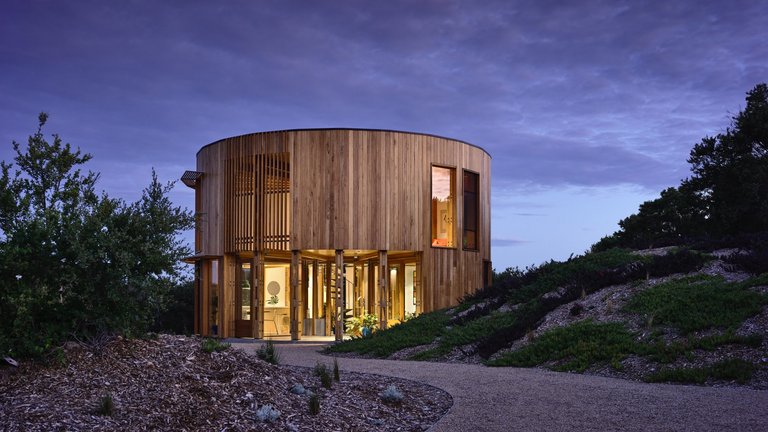 Cirkelformet strandhytte