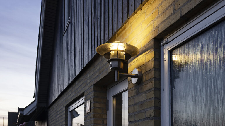 Udendørs lampe med bevægelsessensor