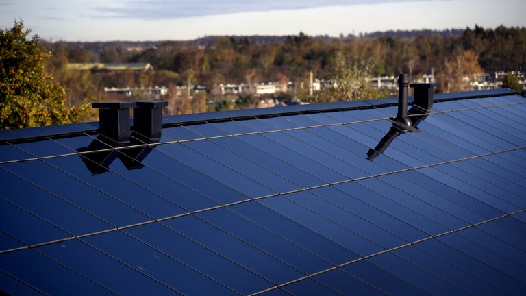 Må naboens solceller eller nye tagsten blænde?