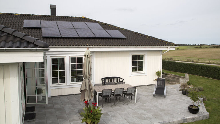 Hus med solceller på taget
