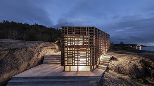 Usædvanligt skyggespil i det nye træhus