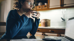 Ung lejer i lejebolig