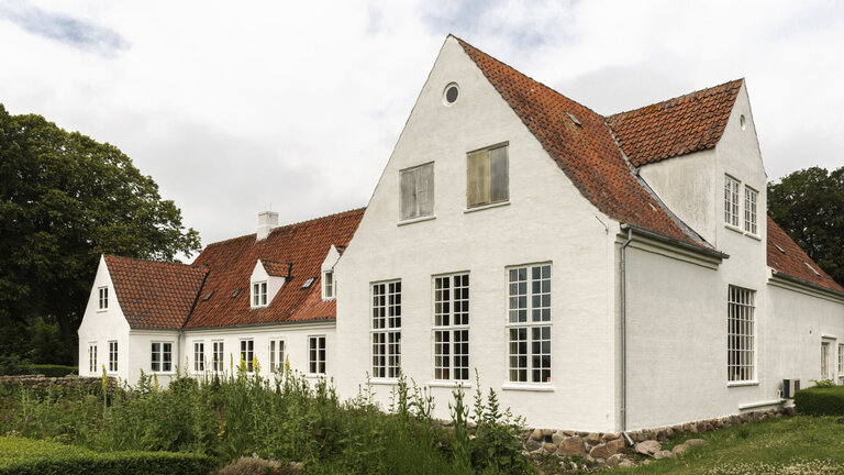 Ældre, hvidt hus