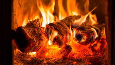 Brug brændeovnen rigtigt, så forureningen mindskes